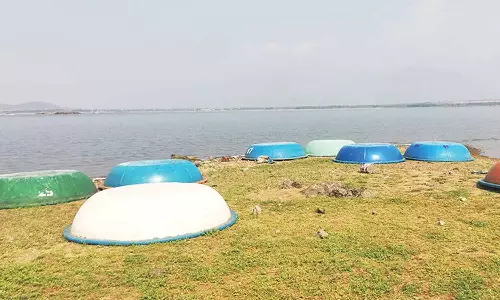 வைகை அணையில் 4-வது நாளாக மீனவர்கள் போராட்டம்