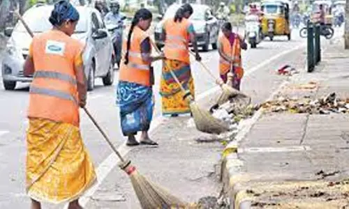 வேலூர் பேரூராட்சியில் மாற்று பணியில் ஈடுபட்ட7 தூய்மை பணியாளர்களுக்கு அதிகாரி விளக்கம் கேட்டு நோட்டீஸ்