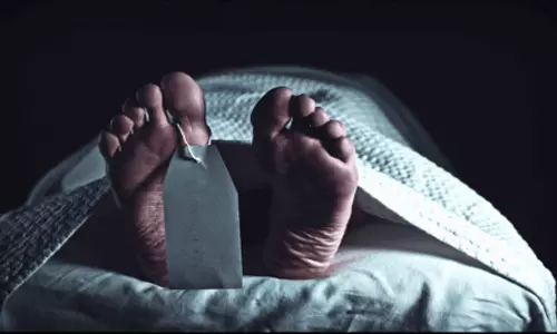 லாட்ஜில் தங்கியிருந்த ஜோதிடர் சாவு