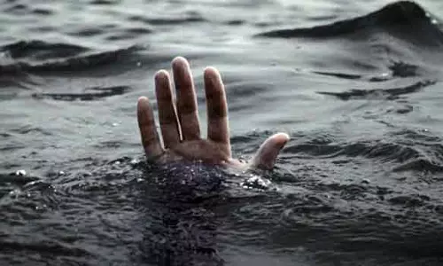 கீழ்பவானி வாய்க்காலில் அடித்து செல்லப்பட்ட வாலிபர் உடல் மீட்பு