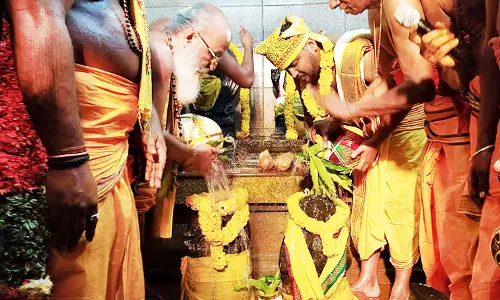 குருவித்துறை கோவிலில் குரு பெயர்ச்சி விழா