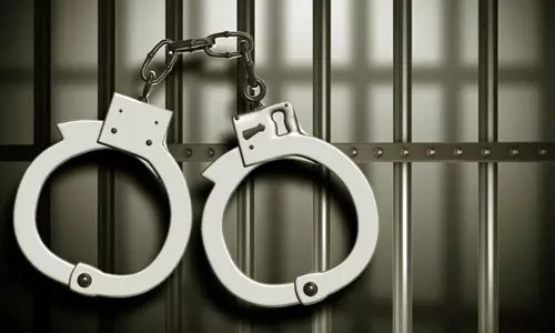 கள்ளக்காதல் தகராறில் ஆட்டோ டிரைவர் கொன்று புதைப்பு: நாடகமாடிய மனைவி-வியாபாரி கைது