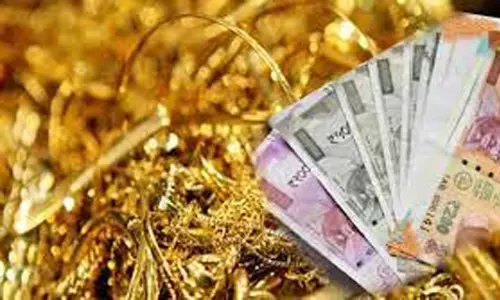 மூதாட்டி வீட்டில் பணம், நகை திருட்டு