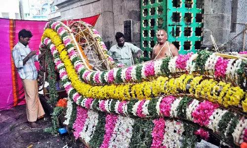 லெட்சுமாங்குடி உத்திராபதீஸ்வரர் கோவில் புஷ்ப பல்லக்கு திருவிழா