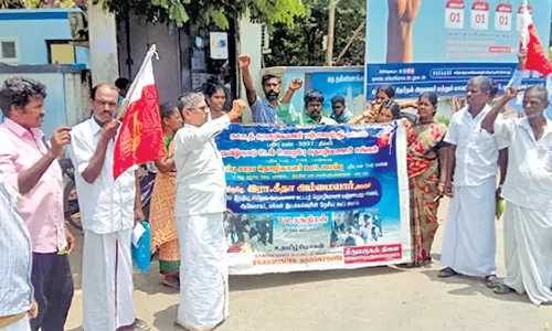 நாகையில், கட்டிட தொழிலாளர்கள் ஆர்ப்பாட்டம்