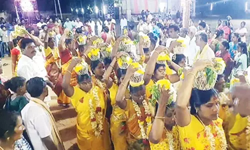 மழை முத்துமாரியம்மன் கோவிலில் பால்குட ஊர்வலம்