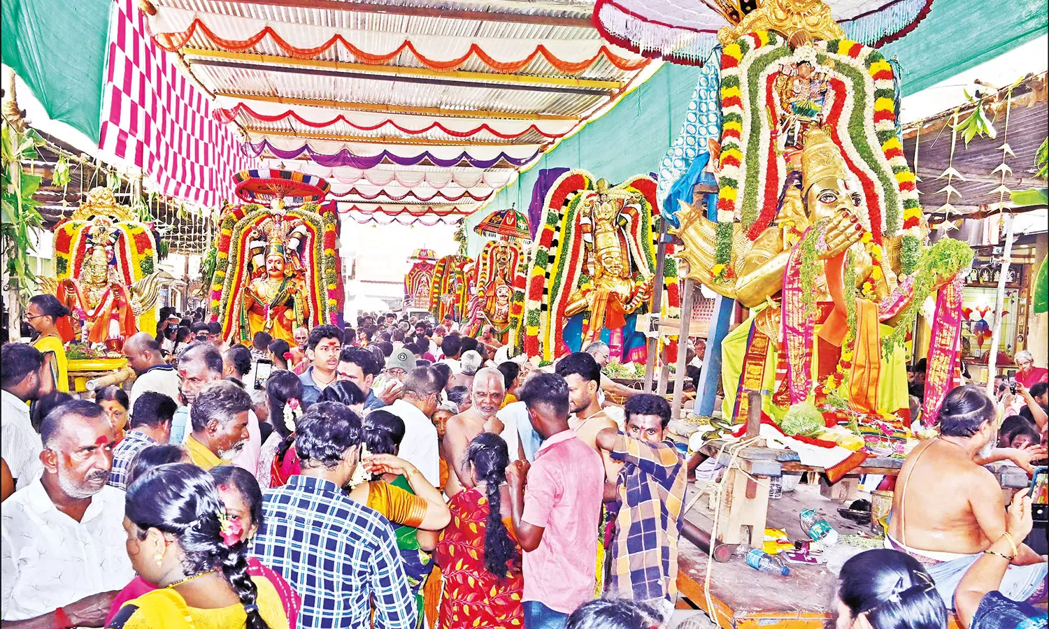 கும்பகோணத்தில் 12 பெருமாள் கருட சேவை: திரளான பக்தர்கள் தரிசனம்