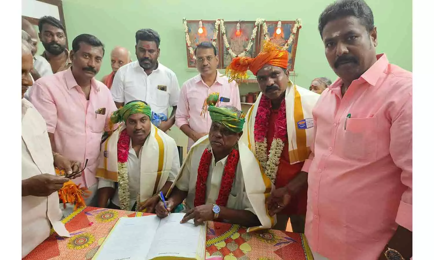 காலாப்பட்டு கூட்டுறவு கடன் சங்க நிர்வாக குழு பதவி ஏற்பு காலாப்பட்டு கூட்டுறவு கடன் சங்க நிர்வாக குழு பதவி ஏற்பு