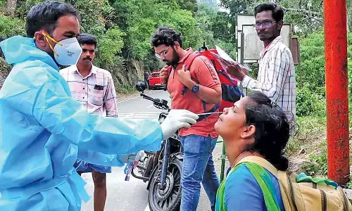 அதிகரிக்கும் சுற்றுலா பயணிகள்- கொடைக்கானல் நுழைவாயிலில் கட்டாய கொரோனா பரிசோதனை