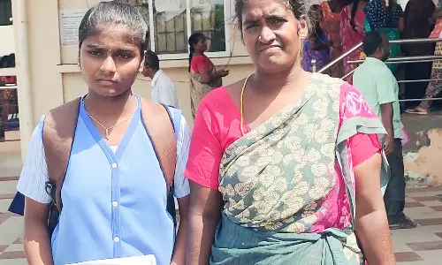 குடும்ப பிரச்சினை காரணமாக ரேஷன் கார்டில் இருந்து  மாணவி பெயர் நீக்கம்- சான்றிதழ் பெற முடியாமல் தவிப்பு