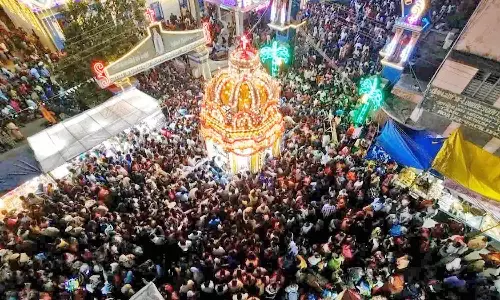 வில்லியனூர் லூர்து அன்னை தேவாலயத்தில் தேர் பவனி