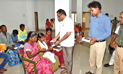 மக்கள் குறைதீர்க்கும் கூட்டத்தில்ரூ.6.14 லட்சம் மதிப்பில் நலத்திட்ட உதவிகள்