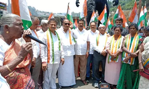 குன்னூரில் காங்கிரஸ் ஆர்ப்பாட்டம்