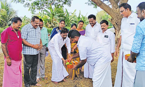 வள்ளுவக்குடியில், புதிய ஊராட்சி கட்டிடம் கட்ட பூமிபூஜை