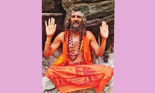 கம்பத்தில் நிர்வாண பூஜையை கண்டித்த பெண்ணை தாக்கிய சாமியார்