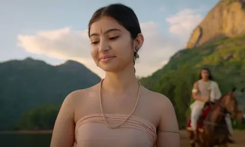 சின்னஞ்சிறு நிலவே பாடலின் ஒரு நிமிட வீடியோ வெளியிட்ட பொன்னியின் செல்வன்