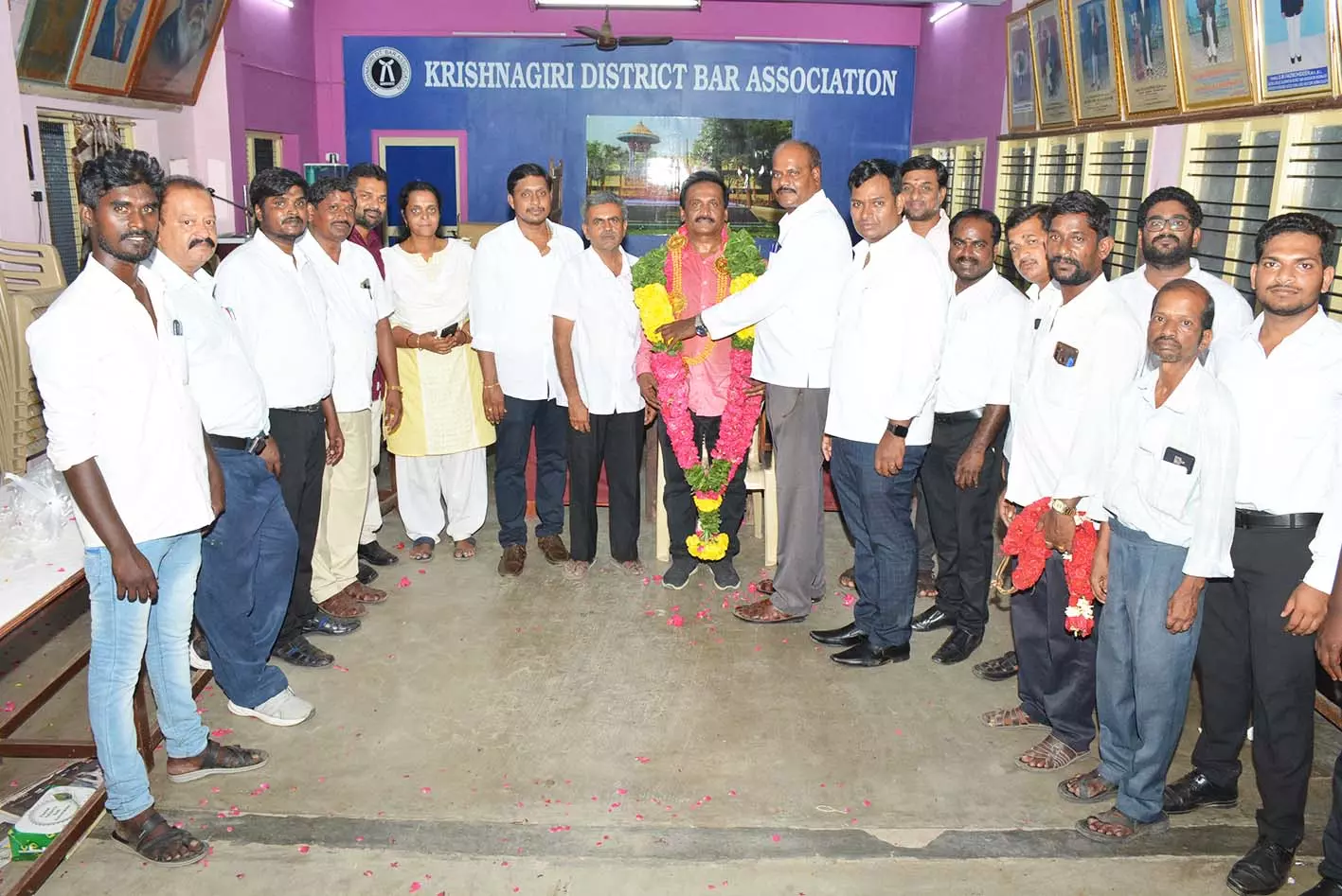 வழக்கறிஞர்கள் சங்க தேர்தல்:புதிய நிர்வாகிகள் தேர்வு வழக்கறிஞர்கள் சங்க தேர்தல்:புதிய நிர்வாகிகள் தேர்வு
