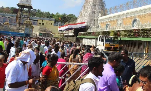 மே, ஜூன் மாதங்களில் திருப்பதி ஏழுமலையானை தரிசிக்க ரூ.300 டிக்கெட் இன்று வெளியீடு