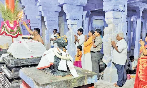 குலசேகரன்பட்டினம் அறம் வளர்த்த நாயகி அம்மன் கோவிலில் சித்திரை திருவிழா