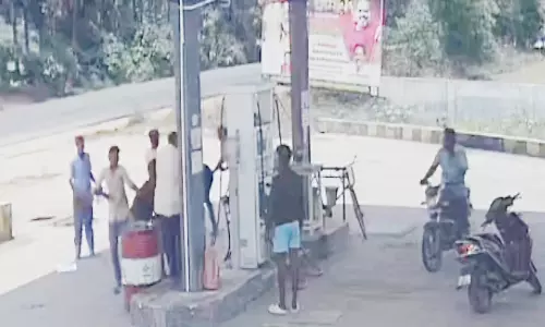 ஓ.சி.யில் பெட்ரோல் கேட்டு ஊழியர்கள் மீது தாக்குதல்