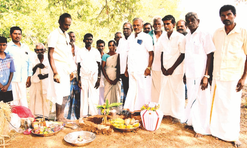 ரேசன் கடைக்கு புதிய கட்டிடம் கட்ட பூமி பூஜை