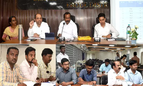 அமைச்சர் முத்துசாமி அதிகாரிகளுடன் ஆய்வு