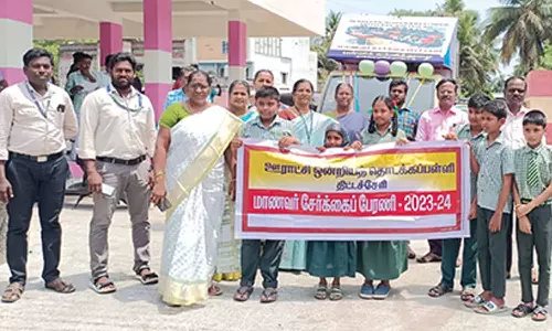 அரசு பள்ளியில் மாணவர்கள் சேர்க்கை குறித்த வாகன பிரசாரம்