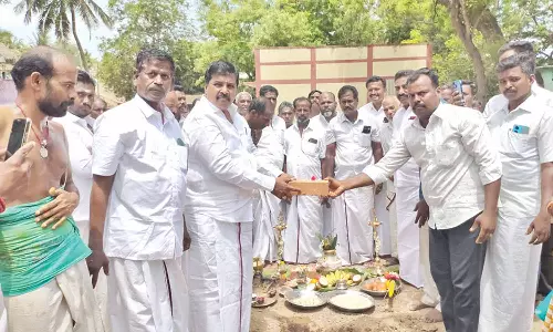 கோமல் கிராமத்தில் புதிய ஊராட்சி செயலக கட்டிடம் கட்ட பூமிபூஜை