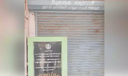 உடுமலை பராமரிப்பு பஸ் நிலையத்தில் பூட்டிக்கிடக்கும் பாலூட்டும் அறையை திறக்க கோரிக்கை