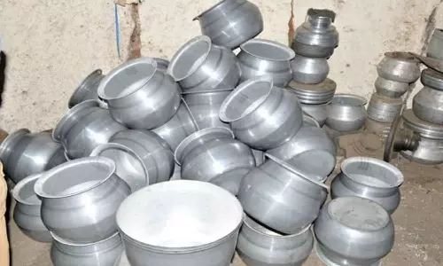 அனுப்பர்பாளையம் பகுதியில் பாத்திர உற்பத்தி மீண்டும் தொடக்கம்