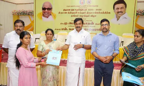 காங்கயத்தில் 325 பயனாளிகளுக்கு ரூ.3 கோடியில் திருமண நிதி உதவி-தாலிக்கு தங்கம் அமைச்சர்கள் வழங்கினர்
