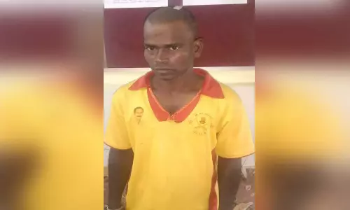 2 பெண்களை  பீர் பாட்டிலால் குத்திய நபர் கைது