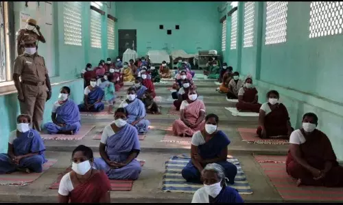 ஒரே மாதத்தில் 2,000 கைதிகளுக்கு யோகா கற்றுக் கொடுத்த ஈஷா!