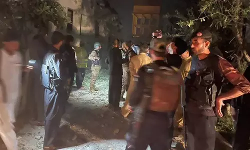 பாகிஸ்தான் காவல் நிலையத்தில் வெடிகுண்டு தாக்குதல் - பலி எண்ணிக்கை 17 ஆக உயர்வு