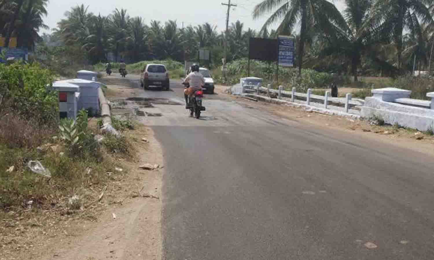 உடுமலை அருகே வலுவிழக்கும் பி.ஏ.பி.,கால்வாய் பாலம் - சீரமைக்க பொதுமக்கள் கோரிக்கை