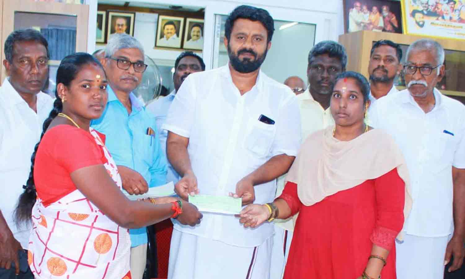 மகளிர் சுய உதவிக் குழுக்களுக்கு ரூ.40 லட்சம் கடனுதவி