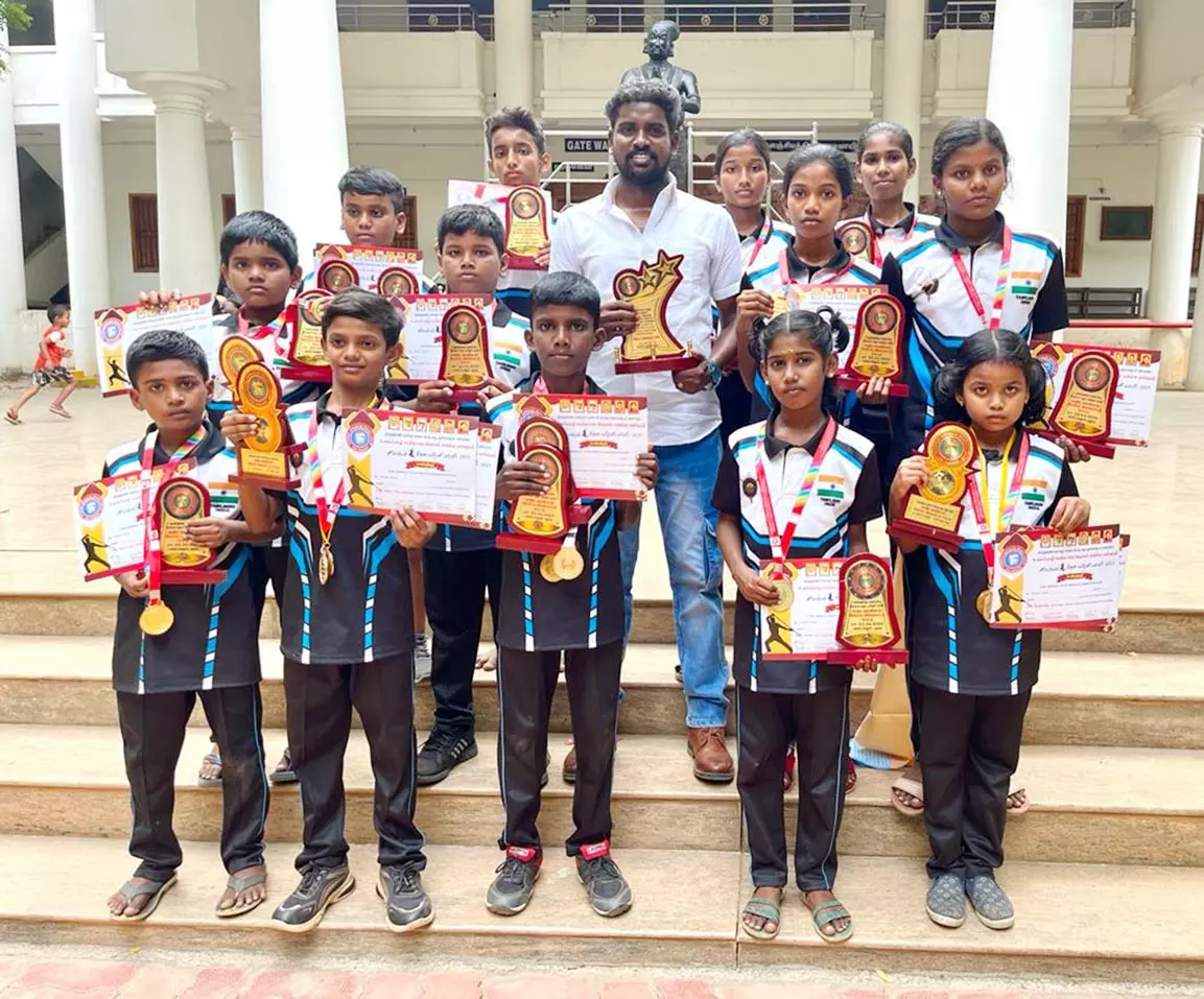 மாநில சிலம்ப போட்டியில் கமுதி மாணவர்கள் முதலிடம்