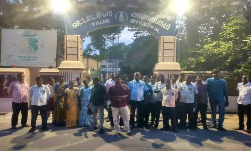 கிராம நிர்வாக அலுவலர்கள் ஆர்ப்பாட்டம்