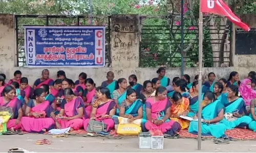 அங்கன்வாடி ஊழியர் காத்திருப்பு போராட்டம்