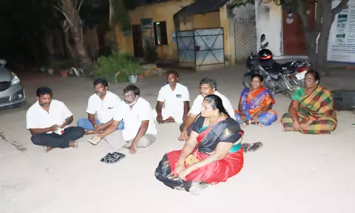 அ.தி.மு.க., பா.ம.க. கவுன்சிலர்கள் தர்ணா