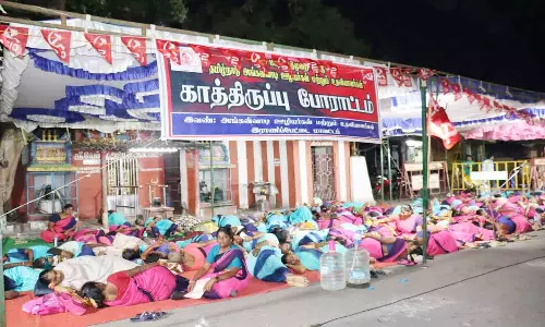 தமிழ்நாடு அரசு அங்கன்வாடி ஊழியர்கள் காத்திருப்பு போராட்டம்