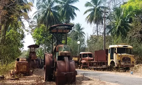 ஆனைமடுவு அணை,  கரியக்கோவில் அணைகளில்30 ஆண்டாக கேட்பாரற்று கிடக்கும் கட்டுமான எந்திரங்கள்