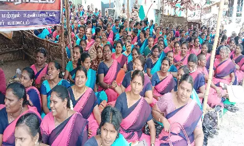 அங்கன்வாடி ஊழியர்கள் 2-வது நாளாக காத்திருப்பு போராட்டம்
