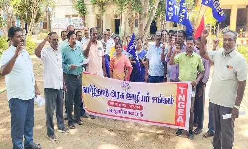 கடலூரில்  தமிழ்நாடு அரசு ஊழியர் சங்கம் சார்பில் கண்டன ஆர்ப்பாட்டம்