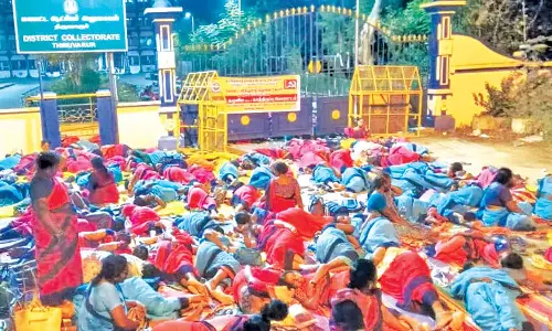 திருவாரூரில், அங்கன்வாடி ஊழியர்கள் காத்திருப்பு போராட்டம்