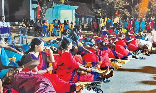 மயிலாடுதுறையில், அங்கன்வாடி ஊழியர்கள் காத்திருப்பு போராட்டம்