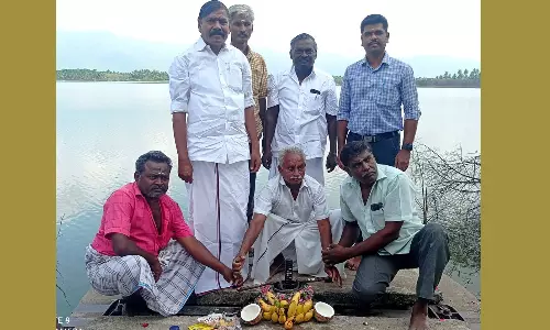 அந்தியூர் பெரிய ஏரியில் இருந்து பாசனத்திற்காக தண்ணீர் திறப்பு