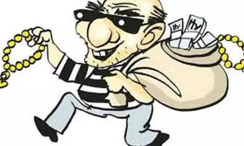 உடுமலையில் தனியார் நிறுவனத்தில் ரூ.4.12 லட்சம் கொள்ளை