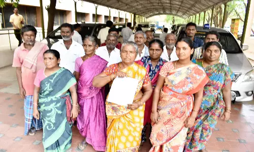 அடிப்படை வசதிகளை செய்து கொடுக்க நடவடிக்கை எடுக்க வேண்டும்