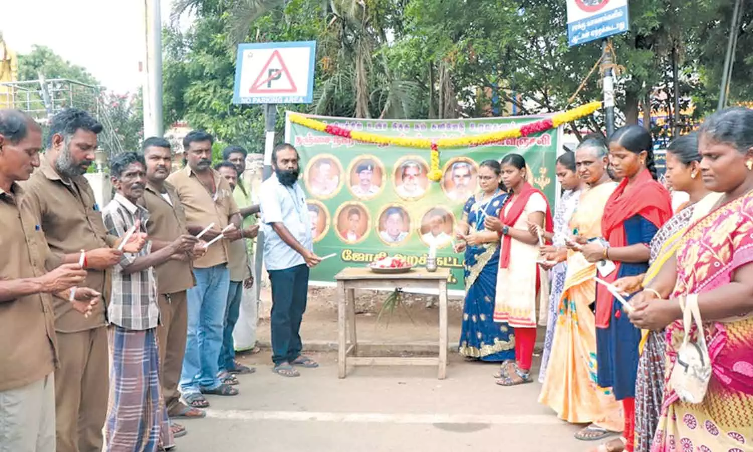களிமேடு சப்பர தீ விபத்தில் பலியான 11 பேருக்கு முதலாமாண்டு மலரஞ்சலி களிமேடு சப்பர தீ விபத்தில் பலியான 11 பேருக்கு முதலாமாண்டு மலரஞ்சலி